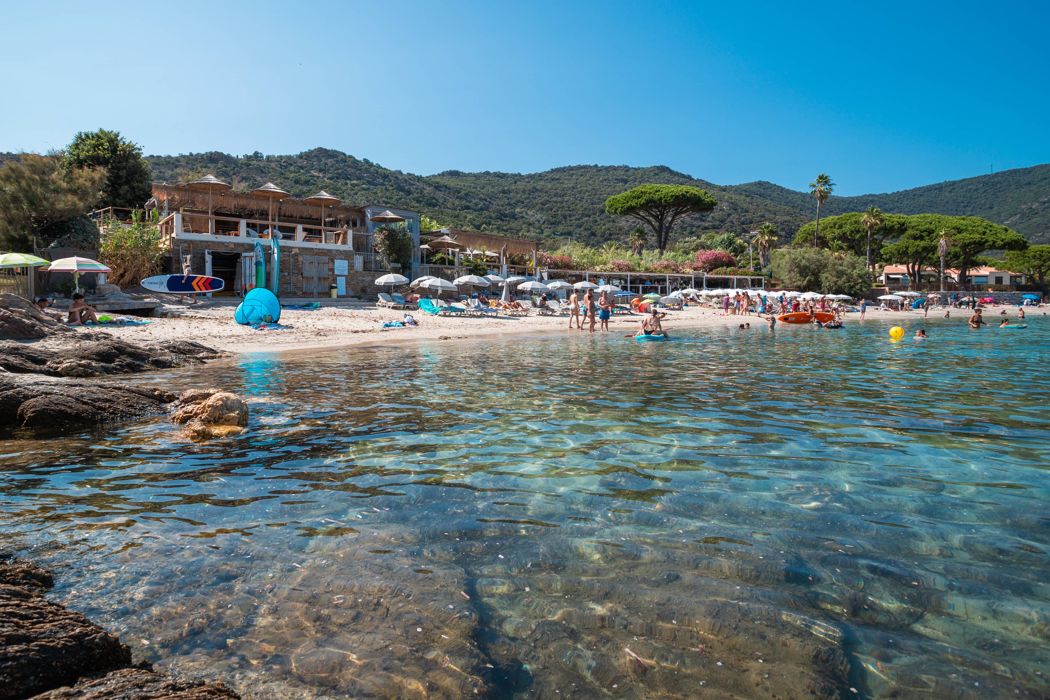 Akwabô Beach - Restaurant et plage privée - Plage de Pramousquier - Le Lavandou